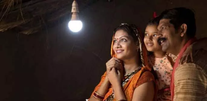 राज्य सरकार 25 वर्षों तक गरीबों को मुफ्त बिजली उपलब्ध कराएगी: योजना विवरण राज्य सरकार 25 वर्षों तक गरीबों को मुफ्त बिजली उपलब्ध कराएगी: योजना विवरण