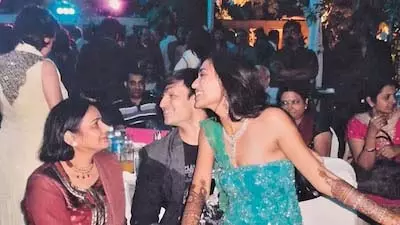 Vivek Oberoi और प्रियंका की मेहंदी सेरेमनी की अनदेखी तस्वीरें हुईं वायरल Vivek Oberoi और प्रियंका की मेहंदी सेरेमनी की अनदेखी तस्वीरें हुईं वायरल