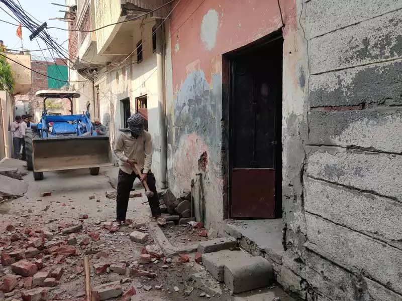 Amritsar में कुख्यात ड्रग तस्कर की संपत्ति को किया गया ध्वस्त Amritsar में कुख्यात ड्रग तस्कर की संपत्ति को किया गया ध्वस्त
