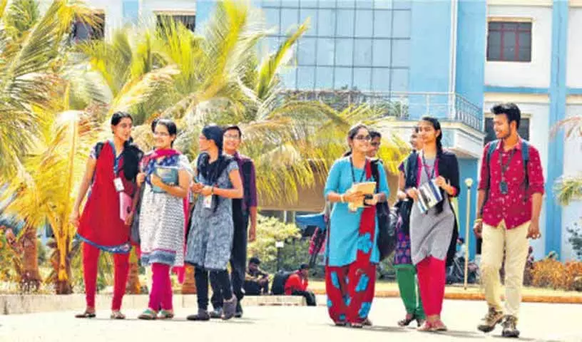 Telangana कांग्रेस सरकार ने शुल्क प्रतिपूर्ति योजना के लिए धन जुटाने हेतु समिति गठित की Telangana कांग्रेस सरकार ने शुल्क प्रतिपूर्ति योजना के लिए धन जुटाने हेतु समिति गठित की