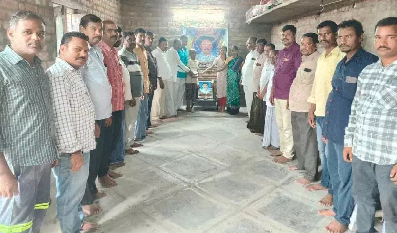 Chalamalla Srinivas के परिवार को वित्तीय सहायता Chalamalla Srinivas के परिवार को वित्तीय सहायता