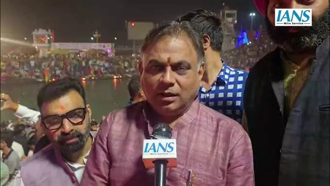 देव दीपावली की भव्य रोशनी, हर की पौड़ी और ब्रह्मकुंड पर हजारों श्रद्धालुओं ने किया गंगा आरती में सहभाग देव दीपावली की भव्य रोशनी, हर की पौड़ी और ब्रह्मकुंड पर हजारों श्रद्धालुओं ने किया गंगा आरती में सहभाग