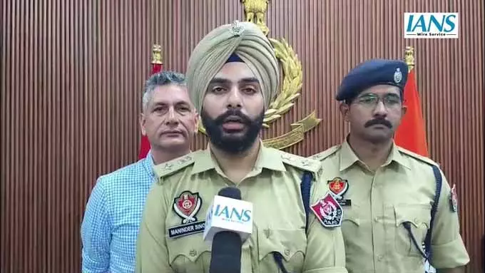 ग्रामीण पुलिस ने पाकिस्तान की तस्करी साजिश नाकाम की, भारी मात्रा में हथियार बरामद ग्रामीण पुलिस ने पाकिस्तान की तस्करी साजिश नाकाम की, भारी मात्रा में हथियार बरामद