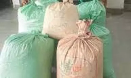 Jharkhand: पुलिस की बड़ी कार्रवाई, प्रतिबंधित डोडा के साथ छोटा वैन जब्त Jharkhand: पुलिस की बड़ी कार्रवाई, प्रतिबंधित डोडा के साथ छोटा वैन जब्त