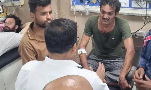 मोड़ में बस ड्राइवर ने खोया नियंत्रण, 2 महिला यात्रियों की मौत मोड़ में बस ड्राइवर ने खोया नियंत्रण, 2 महिला यात्रियों की मौत