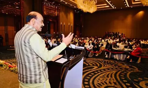 भारत की मजबूत लोकतांत्रिक नींव के कारण दुनिया निवेश के लिए हो रही आकर्षित : लोकसभा अध्यक्ष भारत की मजबूत लोकतांत्रिक नींव के कारण दुनिया निवेश के लिए हो रही आकर्षित : लोकसभा अध्यक्ष
