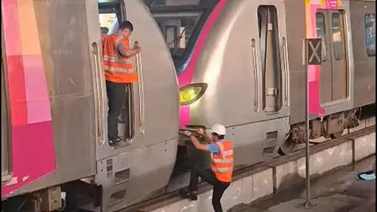 Technical snag के कारण वर्सोवा-घाटकोपर मार्ग पर मुंबई मेट्रो 30 मिनट तक बाधित रही Technical snag के कारण वर्सोवा-घाटकोपर मार्ग पर मुंबई मेट्रो 30 मिनट तक बाधित रही