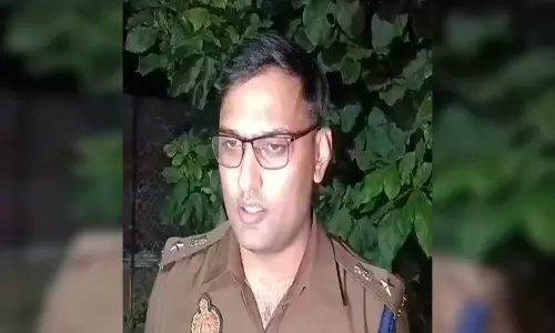 ट्रक और कार की टक्कर में छह की मौत, दो घायल