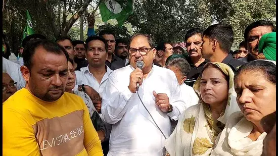 Haryana: अभय चौटाला ने फसल नुकसान के लिए मुआवजा जारी करने की मांग की Haryana: अभय चौटाला ने फसल नुकसान के लिए मुआवजा जारी करने की मांग की