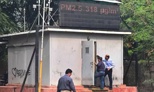 दिवाली पर Delhi के 37 में से सिर्फ 9 वायु मॉनिटरिंग स्टेशन सक्रिय: Supreme Court