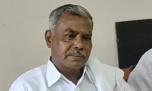स्कूलगर्ल पर हमला: मार्क्सवादी ने इसे हिंसा का मामला बनाने की अपील की स्कूलगर्ल पर हमला: मार्क्सवादी ने इसे हिंसा का मामला बनाने की अपील की