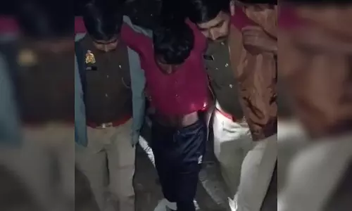 नाबालिग से रेप का आरोपी पुलिस मुठभेड़ के बाद गिरफ्तार, 25 हजार का था इनाम नाबालिग से रेप का आरोपी पुलिस मुठभेड़ के बाद गिरफ्तार, 25 हजार का था इनाम