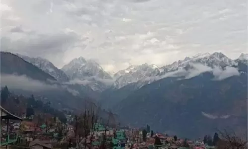 Uttarakhand: मौसम विभाग ने इन जिलों में बारिश और बर्फबारी का अनुमान जताया