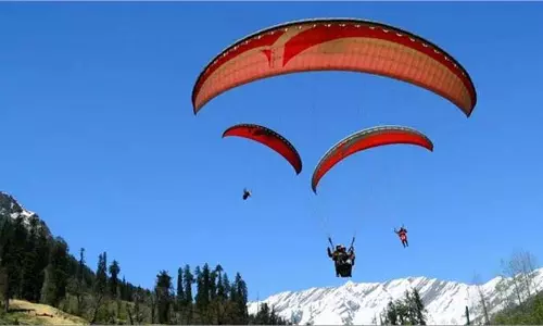 Himachal: बीड़-बिलिंग में पैराग्लाइडिंग अब और भी सुरक्षित, नए दिशानिर्देश जारी Himachal: बीड़-बिलिंग में पैराग्लाइडिंग अब और भी सुरक्षित, नए दिशानिर्देश जारी