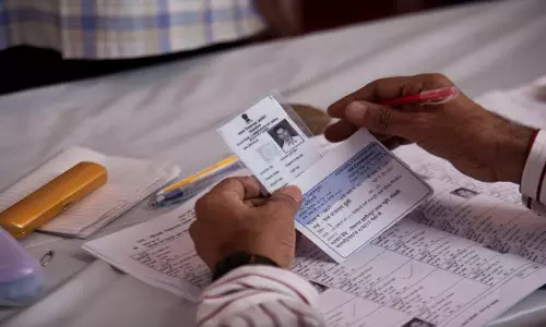 Jabalpur: मतदाता सूची सत्यापन के लिए जबलपुर में डोर-टू-डोर अभियान