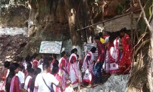 Jharkhand: लुगुबुरू पर्व की भव्य शुरुआत, उमड़ा हजारों श्रद्धालुओं का सैलाब Jharkhand: लुगुबुरू पर्व की भव्य शुरुआत, उमड़ा हजारों श्रद्धालुओं का सैलाब