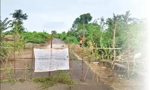Odisha : कोरापुट में गांव वालों ने इलाके में 8 मौतों के बाद बाहरी लोगों की एंट्री बैन कर दी