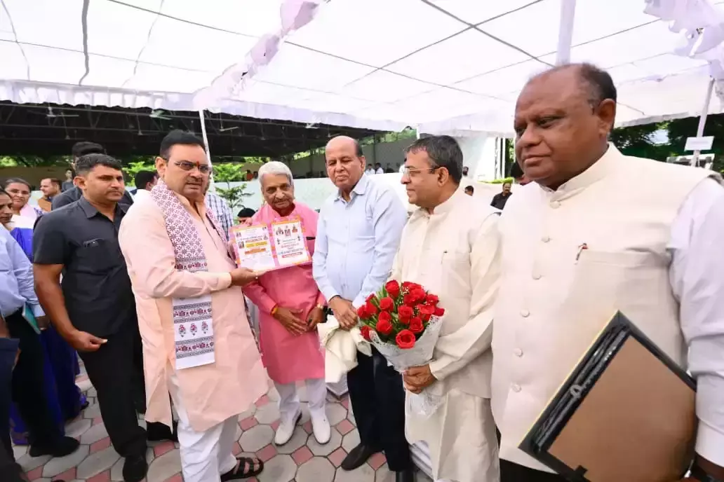 Jaipur: भजनलाल शर्मा ने किया अन्नकूट महोत्सव पोस्टर का अनावरण Jaipur: भजनलाल शर्मा ने किया अन्नकूट महोत्सव पोस्टर का अनावरण