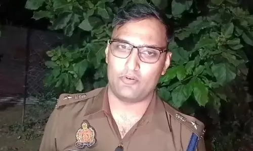 UP के बाराबंकी में कार-ट्रक की टक्कर में छह लोगों की मौत UP के बाराबंकी में कार-ट्रक की टक्कर में छह लोगों की मौत