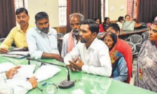 Bareilly: खतौनी में गलत एंट्री से किसानों में रोष, 28 शिकायतें दर्ज Bareilly: खतौनी में गलत एंट्री से किसानों में रोष, 28 शिकायतें दर्ज