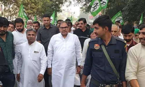Haryana : इनेलो ने किसानों के मुद्दों को हल करने के लिए सरकार को एक सप्ताह का अल्टीमेटम दिया Haryana : इनेलो ने किसानों के मुद्दों को हल करने के लिए सरकार को एक सप्ताह का अल्टीमेटम दिया