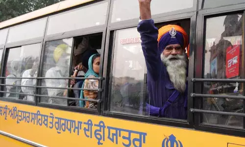 ऑपरेशन सिंदूर के बाद गुरुपर्व के लिए पहला सिख जत्था बिना NRI तीर्थयात्रियों के पाकिस्तान पहुंचा ऑपरेशन सिंदूर के बाद गुरुपर्व के लिए पहला सिख जत्था बिना NRI तीर्थयात्रियों के पाकिस्तान पहुंचा