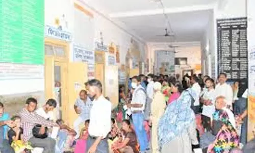 Bareilly: बढ़ती भीड़ से जिला अस्पताल की व्यवस्था चरमराई Bareilly: बढ़ती भीड़ से जिला अस्पताल की व्यवस्था चरमराई