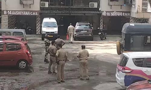 Mumbai के अपार्टमेंट में नौकरानी फंदे से लटकी मिली Mumbai के अपार्टमेंट में नौकरानी फंदे से लटकी मिली