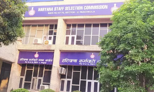 Chandigarh: HSSC ने ग्रुप-डी भर्ती में किया बड़ा सुधार, अब ऐसे होगी उम्मीदवारों की पहचान Chandigarh: HSSC ने ग्रुप-डी भर्ती में किया बड़ा सुधार, अब ऐसे होगी उम्मीदवारों की पहचान