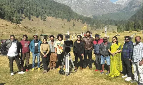 कश्मीर फिर चर्चा में कश्मीर फिर चर्चा में