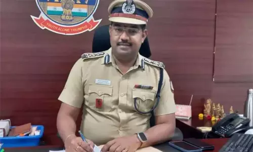 Coimbatore police ने कॉलेज छात्रा से सामूहिक बलात्कार में शामिल तीन लोगों को गोली मारकर गिरफ्तार Coimbatore police ने कॉलेज छात्रा से सामूहिक बलात्कार में शामिल तीन लोगों को गोली मारकर गिरफ्तार