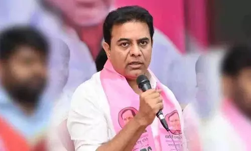 KTR ने चेवेल्ला दुर्घटना पीड़ितों के शवों के साथ ‘अमानवीय’ व्यवहार को सरकार की आलोचना की KTR ने चेवेल्ला दुर्घटना पीड़ितों के शवों के साथ ‘अमानवीय’ व्यवहार को सरकार की आलोचना की