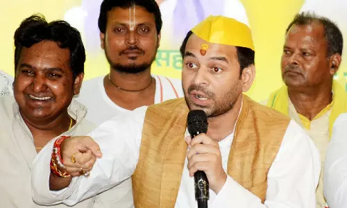 Bihar चुनाव से पहले लालू परिवार में बयानबाजी तेज, तेज प्रताप का निशाना तेजस्वी पर Bihar चुनाव से पहले लालू परिवार में बयानबाजी तेज, तेज प्रताप का निशाना तेजस्वी पर