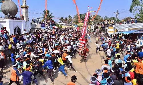 Holi festival: सरकार की शर्तों के खिलाफ संघर्ष की चेतावनी Holi festival: सरकार की शर्तों के खिलाफ संघर्ष की चेतावनी