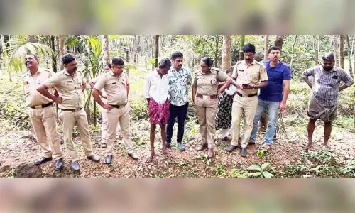 Kerala : विस्फोटक में घर नष्ट, पालतू कुत्ते की मौत Kerala : विस्फोटक में घर नष्ट, पालतू कुत्ते की मौत