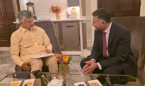 आंध्र के CM नायडू ने ब्रिटेन के विश्वविद्यालयों के साथ साझेदारी पर चर्चा की आंध्र के CM नायडू ने ब्रिटेन के विश्वविद्यालयों के साथ साझेदारी पर चर्चा की