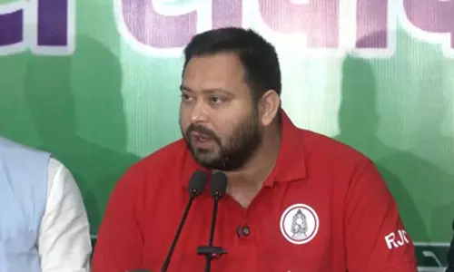 नए-नए तोहफों से चुनावी रणनीति, तेजस्वी ने NDA पर किया जोर