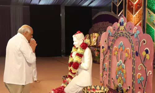 गुजरात के CM ने दादा भगवान की 118वीं जयंती समारोह में भाग लिया गुजरात के CM ने दादा भगवान की 118वीं जयंती समारोह में भाग लिया