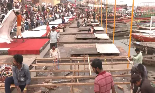 देव दीपावली के लिए Varanasi के गंगा घाटों पर तैयारियां जोरों पर देव दीपावली के लिए Varanasi के गंगा घाटों पर तैयारियां जोरों पर