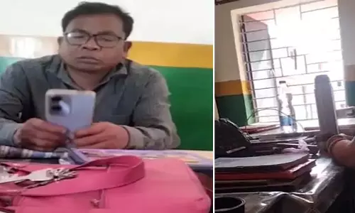 टीचरों के कामचोरी का वीडियो वायरल, दिनभर व्यस्त रहते है मोबाइल में