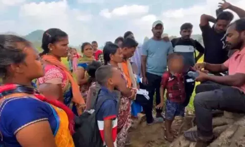 Gajapati के ग्रामीण मोबाइल नेटवर्क के लिए मीलों का सफर तय करते हैं Gajapati के ग्रामीण मोबाइल नेटवर्क के लिए मीलों का सफर तय करते हैं