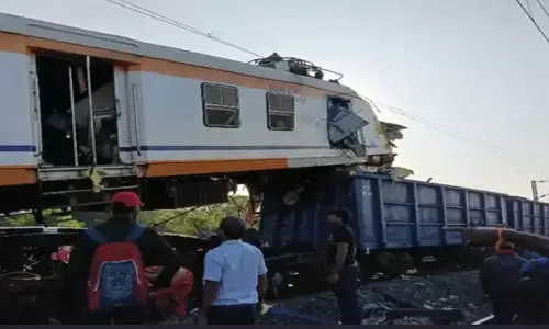 बिलासपुर के पास पैसेंजर ट्रेन और मालगाड़ी की टक्कर, 5 यात्रियों की मौत बिलासपुर के पास पैसेंजर ट्रेन और मालगाड़ी की टक्कर, 5 यात्रियों की मौत