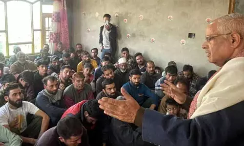 अशोक कौल ने BJP उम्मीदवार के लिए बडगाम में गहन बूथ स्तरीय अभियान का नेतृत्व किया अशोक कौल ने BJP उम्मीदवार के लिए बडगाम में गहन बूथ स्तरीय अभियान का नेतृत्व किया