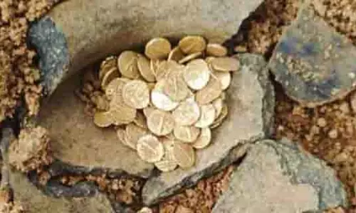 Tamil Nadu में मंदिर जीर्णोद्धार के दौरान सोने के सिक्कों का खजाना मिला
