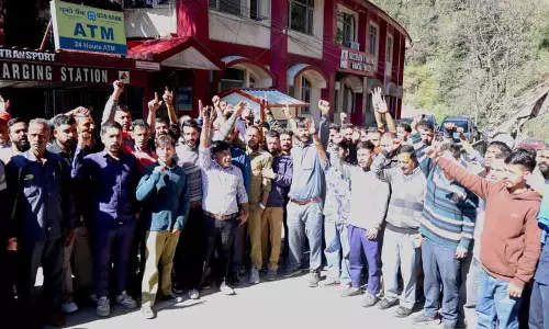 Shimla में निजी बस ऑपरेटरों की हड़ताल से यात्रियों को परेशानी