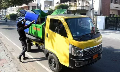 Ludhiana: नगर निगम के अधिकारियों ने स्टैटिक कॉम्पैक्टर के आसपास की जगह का निरीक्षण किया Ludhiana: नगर निगम के अधिकारियों ने स्टैटिक कॉम्पैक्टर के आसपास की जगह का निरीक्षण किया