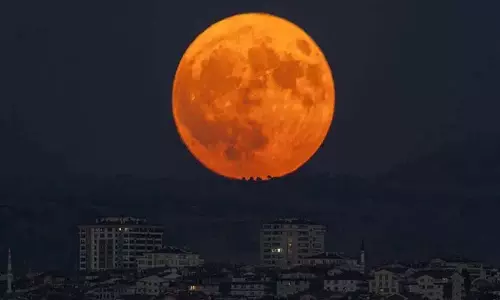 Beaver Moon: 2025 का सबसे बड़ा सुपर मून 5 नवंबर को दिखाई देगा