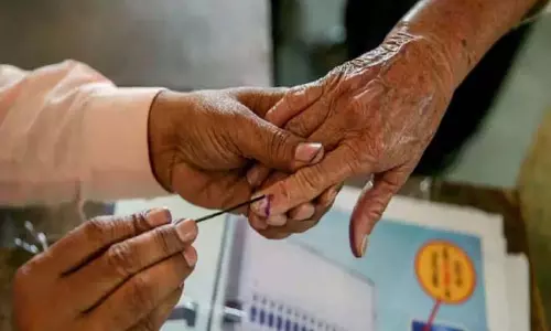 Maharashtra में चुनाव! 246 नगर परिषदों और 42 नगर पंचायतों के लिए मतदान Maharashtra में चुनाव! 246 नगर परिषदों और 42 नगर पंचायतों के लिए मतदान