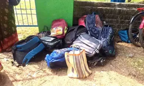 ओडिशा के स्कूल में शिक्षक के तबादले को लेकर विरोध प्रदर्शन