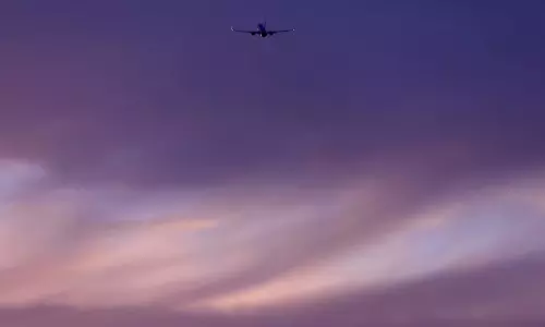 US में शटडाउन का असर बढ़ा, हवाई यातायात नियंत्रकों की गैरहाजिरी से उड़ानें देर से रवाना